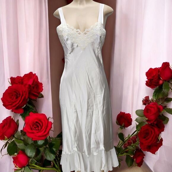 Intimo Donatella Peignoir Set Womens Small Ivory Satin Lace Pearls Gown Robe New - Picture 1 of 16